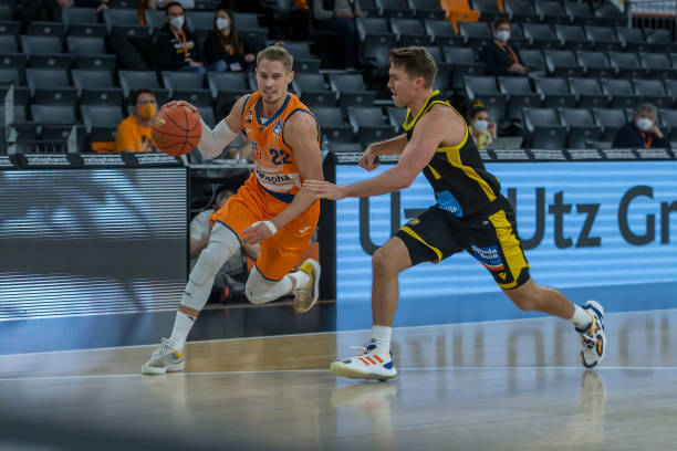 英雄的单打 英雄的单打